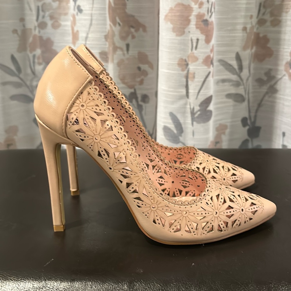 6.5 nude floral cut-out never worn heels